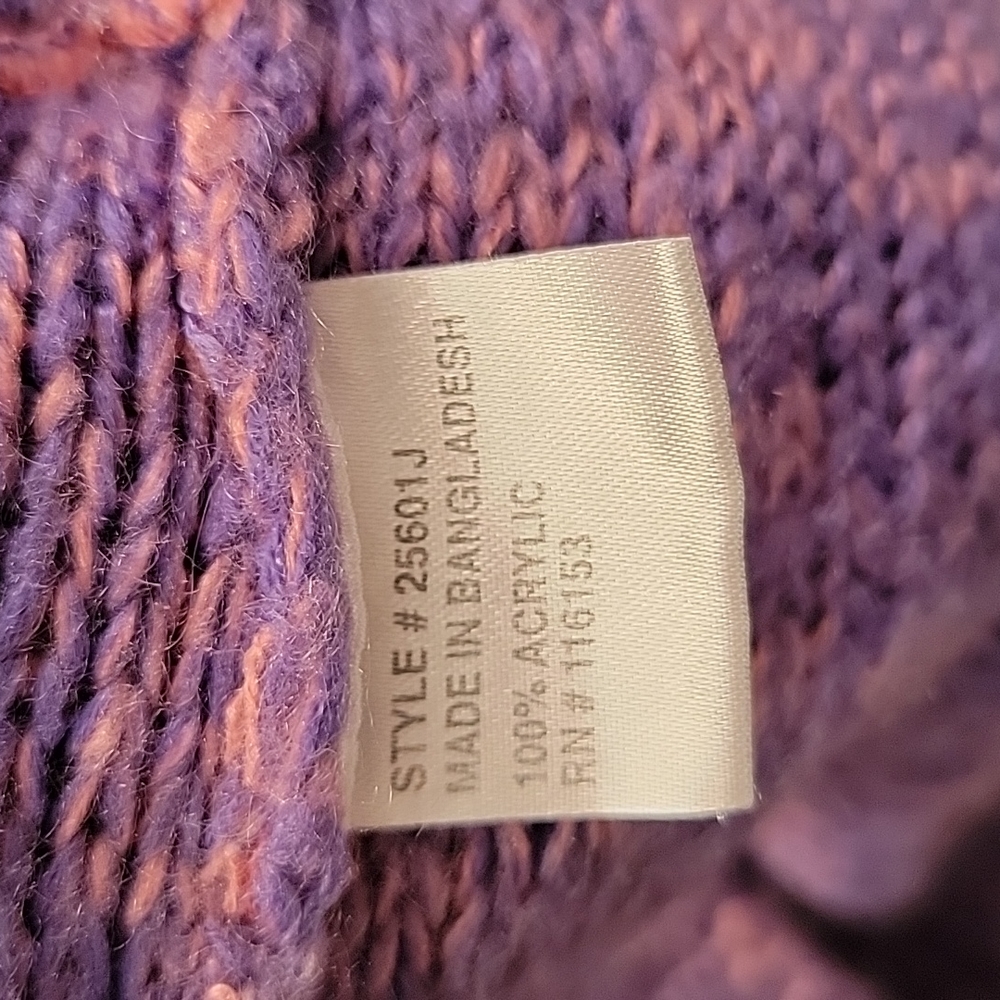 2 Sweaters - Picture 5 of 9